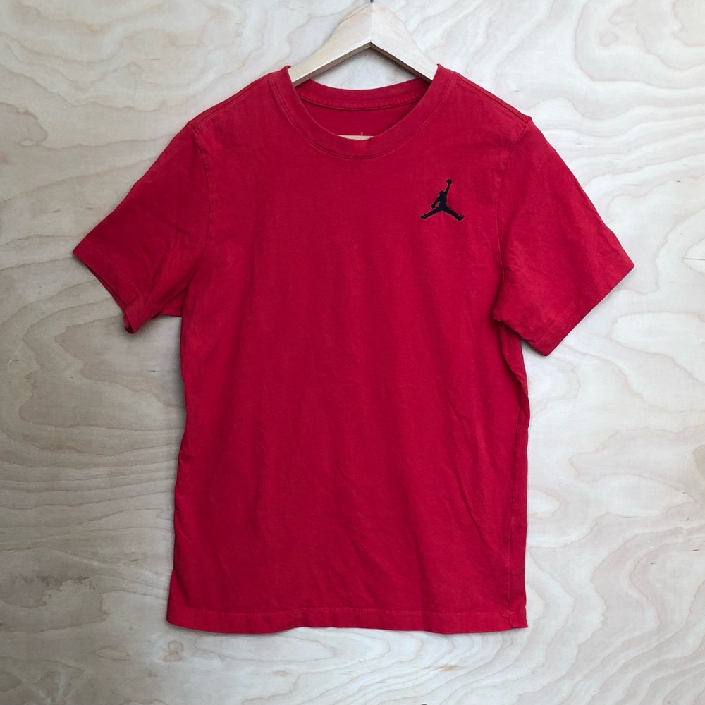 Air Jordan Red Short Sleeve Top 100% Cotton Embroidery Juniors Size M.